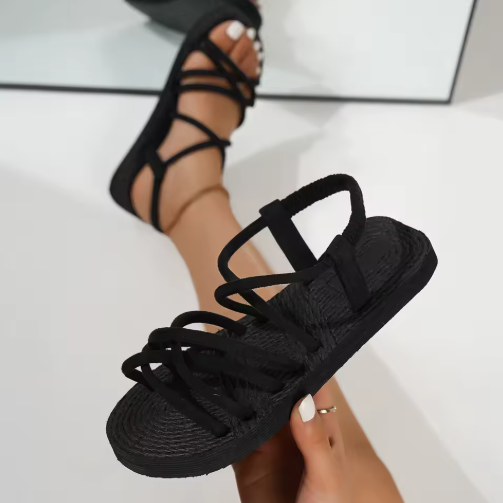 Sandalia Siena elegancia que se siente ,diseño de tiras cruzadas con plataforma trenzada ,ideal para elevar tus looks de verano con un toque femenino y sofisticado.